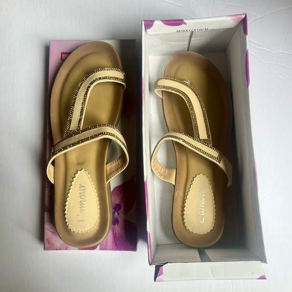 NEW IN BOX - Sandals with rhinestones - Fits like a 8.5/9 - Picture 4 of 4